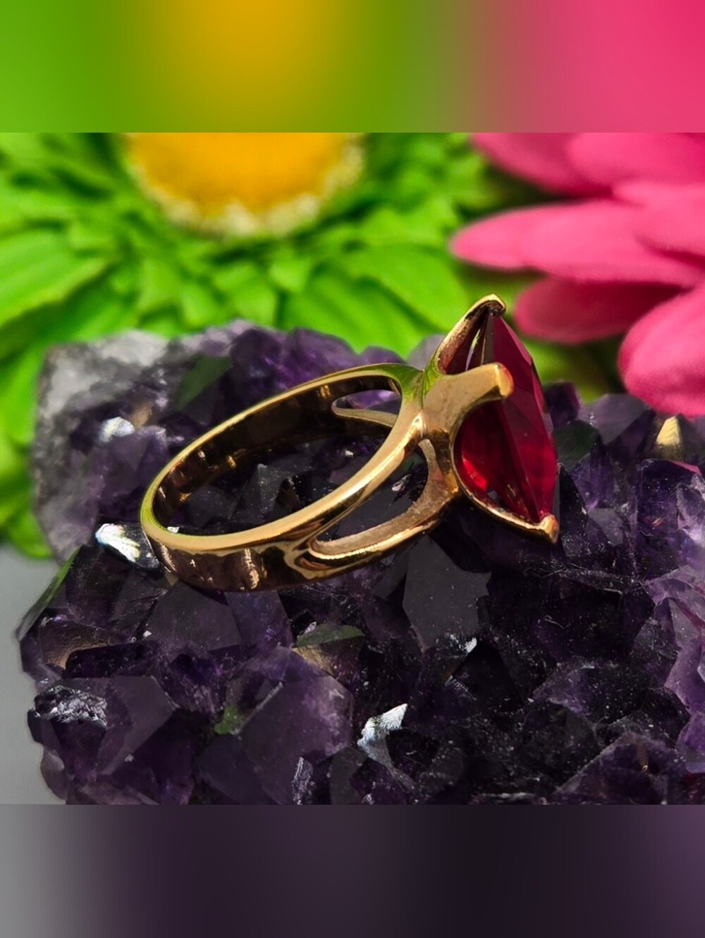 Square Cut Red Glass Crystal Ring Size 7 (Snug) Gold Tone